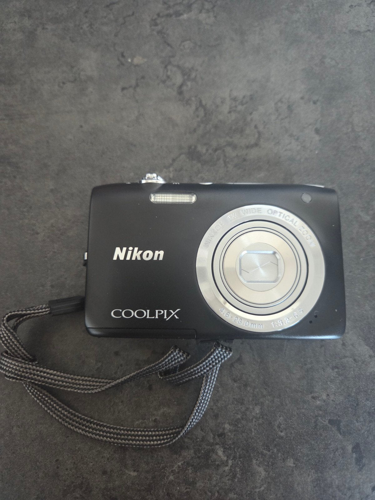 Nikon Coolpix S2800 met opberghoes en oplader, Audio, Tv en Foto, Fotocamera's Digitaal, Cameratas, Ophalen of Verzenden, Zo goed als nieuw