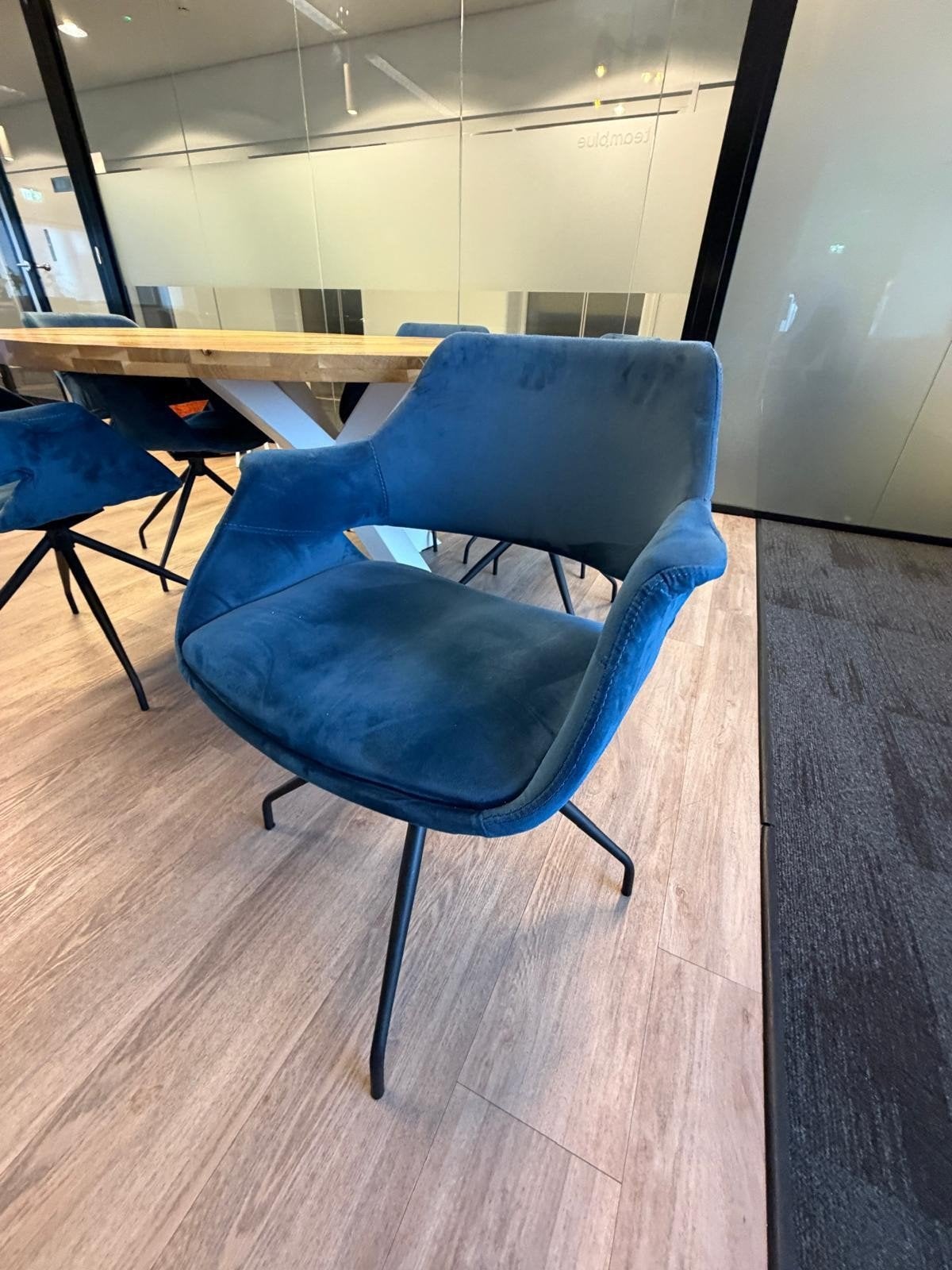 Velvet spinpoot stoelen / eiken tafel rond / banken etc, Huis en Inrichting, Stoelen, Blauw, Ophalen of Verzenden, Zo goed als nieuw