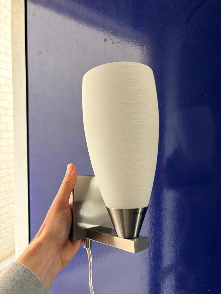 Wandlamp met melkglas kap RVS look, Ophalen, Zo goed als nieuw, Metaal