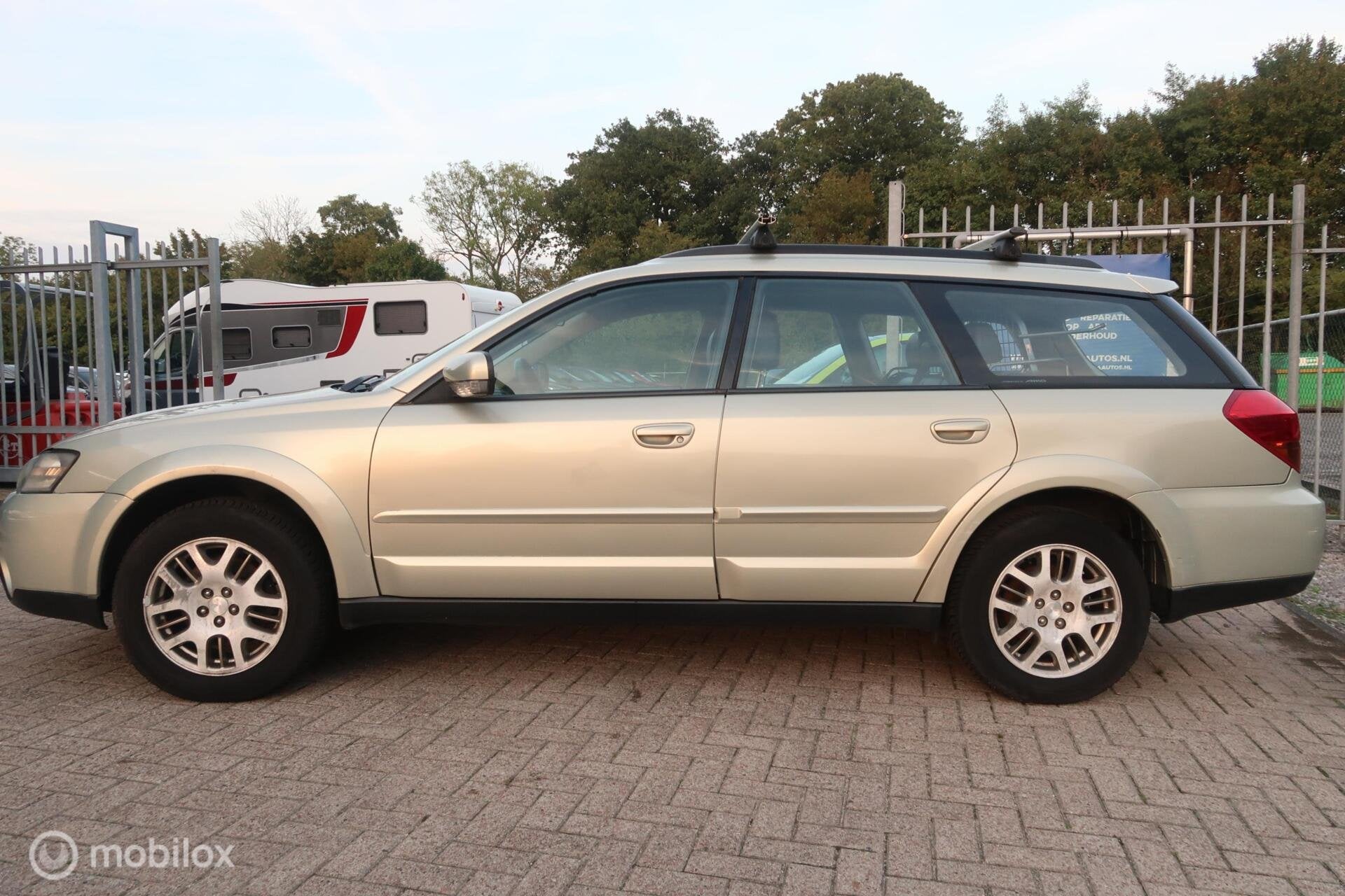 Subaru Legacy Touring Wagon 2.5i 4X4 DIV. SCHADES, Auto's, Zwart, 4 cilinders, Legacy, Stoelverwarming