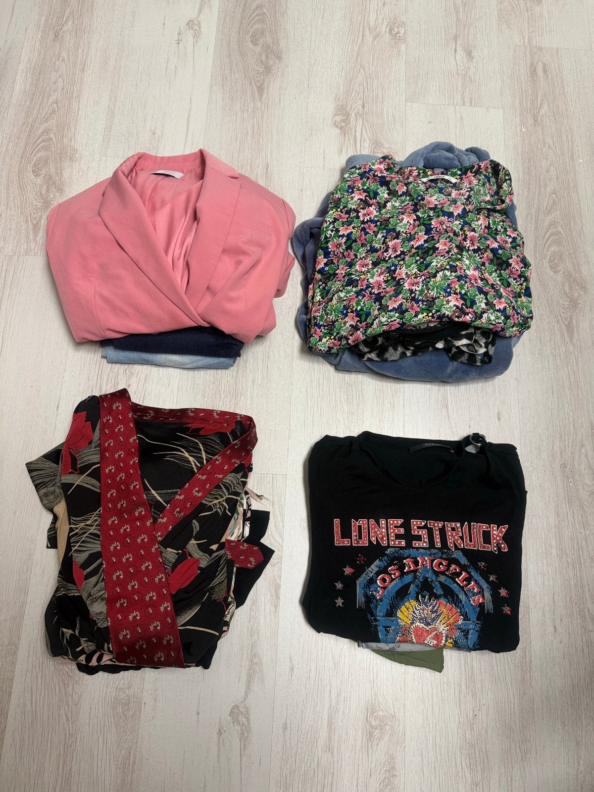 Diverse kledingstukken kleding pakket / partij  - Maat M, Ophalen of Verzenden, Zo goed als nieuw, Maat 38/40 (M)