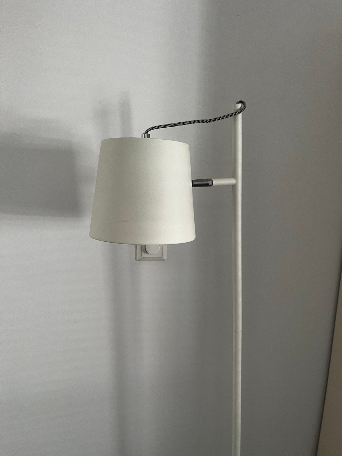 Staande lamp met witte kap Zuiver, Ophalen, Gebruikt, E27 (groot), Metaal
