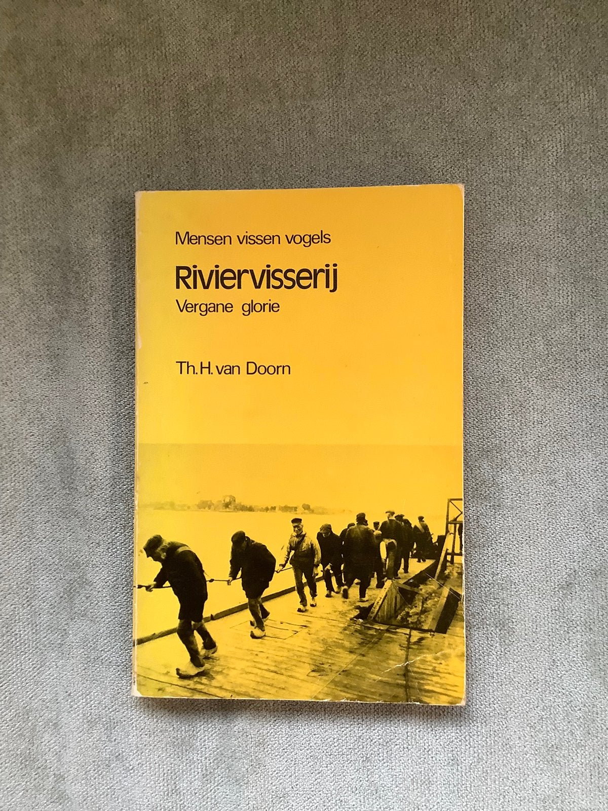 Riviervisserij - mensen, vissen, vogels - Th.H. van Doorn, Ophalen of Verzenden, Zo goed als nieuw, Vogels