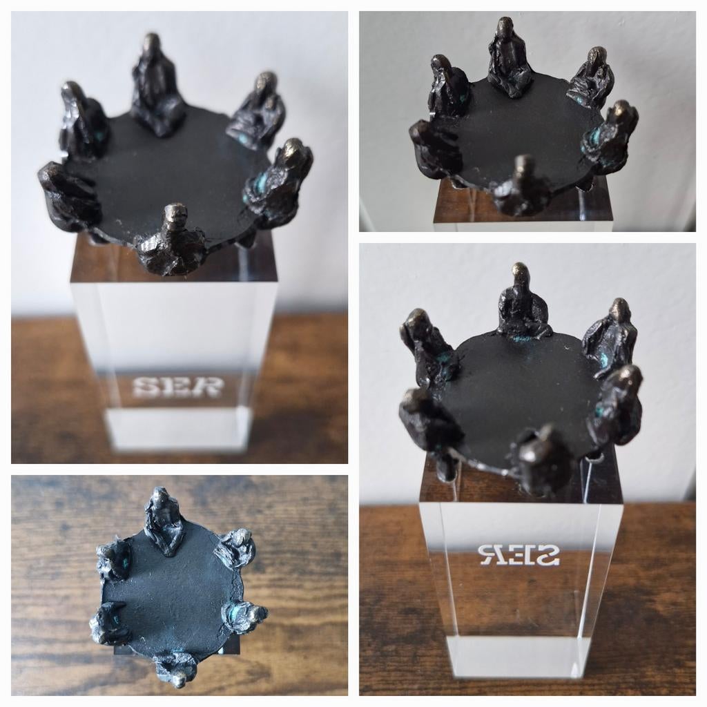 Corry Ammerlaan "Om de tafel" beeldje SER award., Verzamelen, Beelden en Beeldjes, Zo goed als nieuw, Overige typen, Ophalen of Verzenden