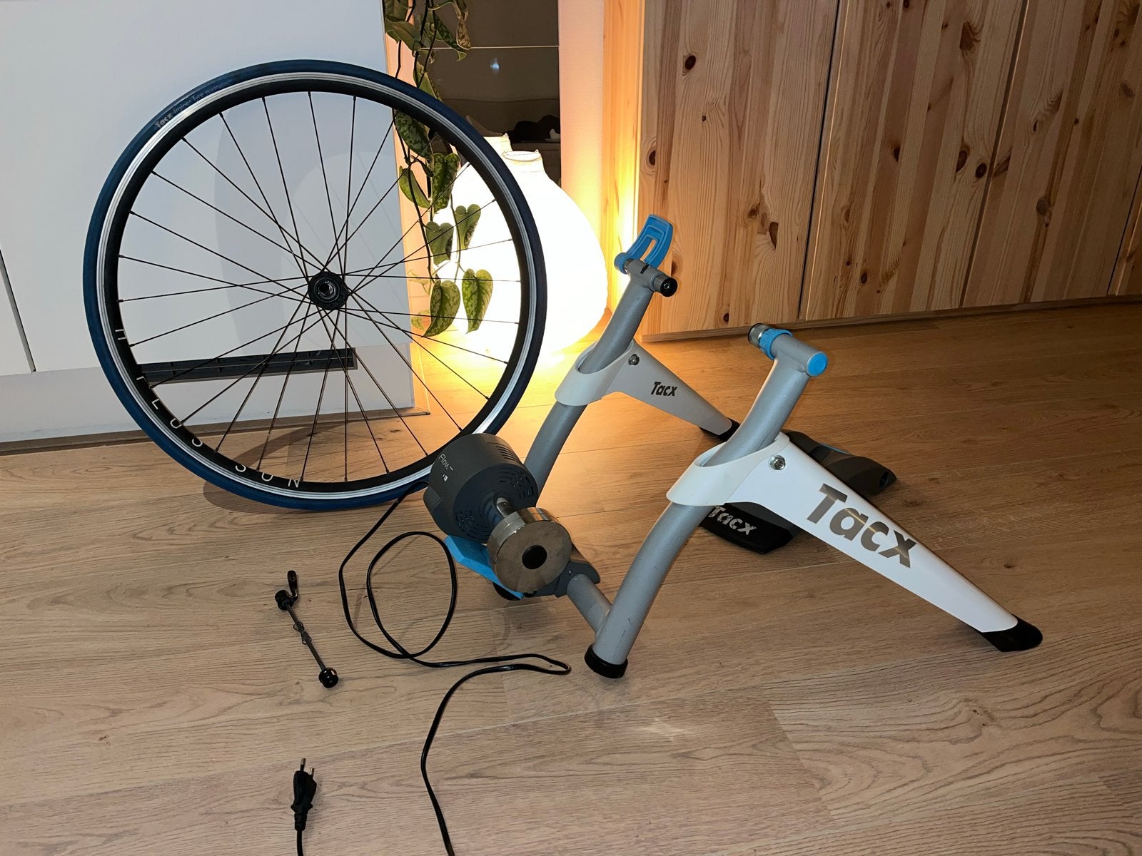 Tacx Flow Smart T2240 fietstrainer met voorwielsteun, Fietsen en Brommers, Ophalen, Gebruikt