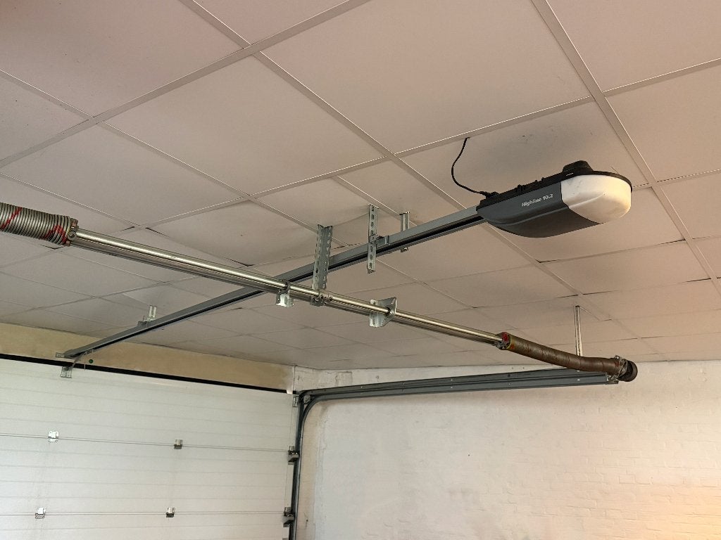 Electrische garagedeuropener + rail + handzenders - Highline, Doe-het-zelf en Verbouw, Deuren en Horren, Zo goed als nieuw, Garagedeur