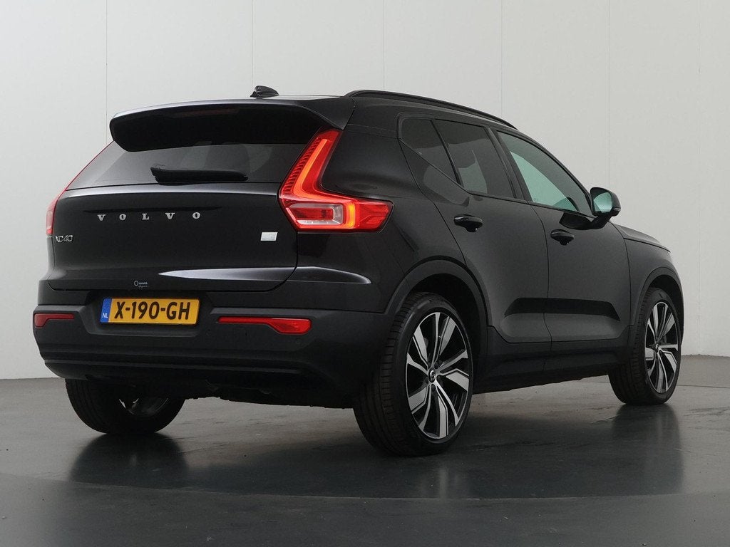 Volvo XC40 Recharge P8 AWD R-Design | Warmtepomp | Panoramad, Auto's, Volvo, Gebruikt, Automatische klimaatregeling, Zwart, 430 km