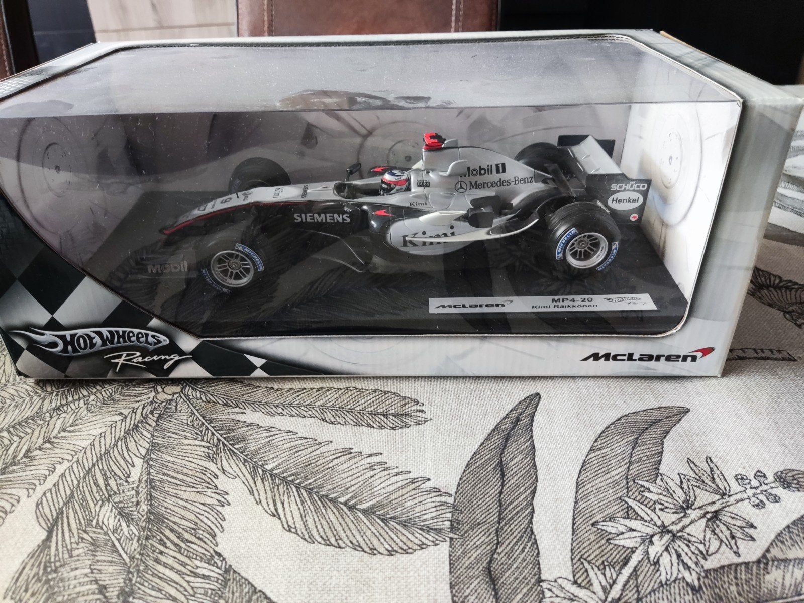 Hot Wheels McLaren MP4-20 Kimi Räikkönen, Ophalen of Verzenden, Nieuw, Auto, Overige merken