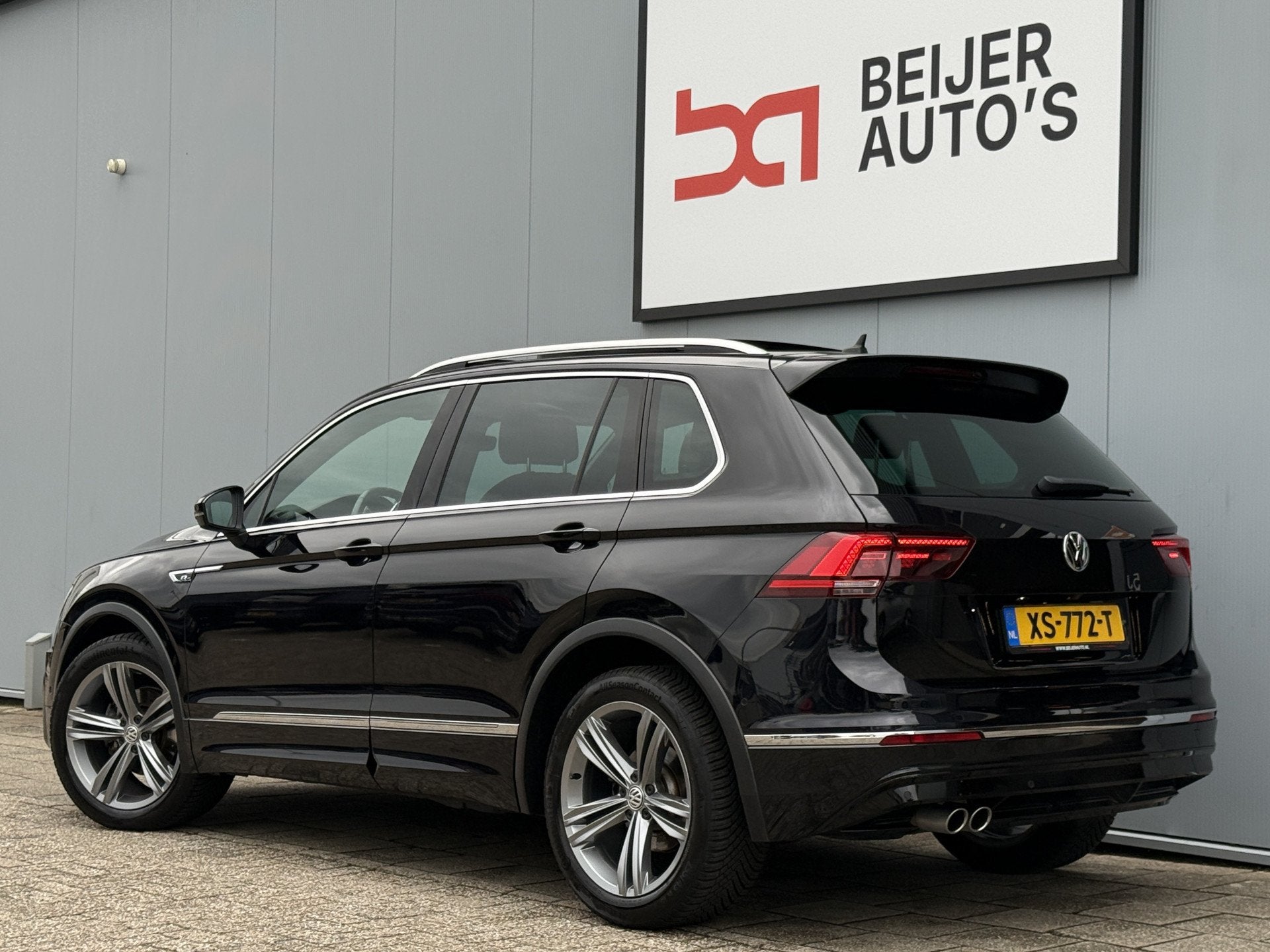 Volkswagen Tiguan 1.5 TSI ACT Highline Automaat R-line/Pano/, Stof, Euro 6, 150 pk, Zwart