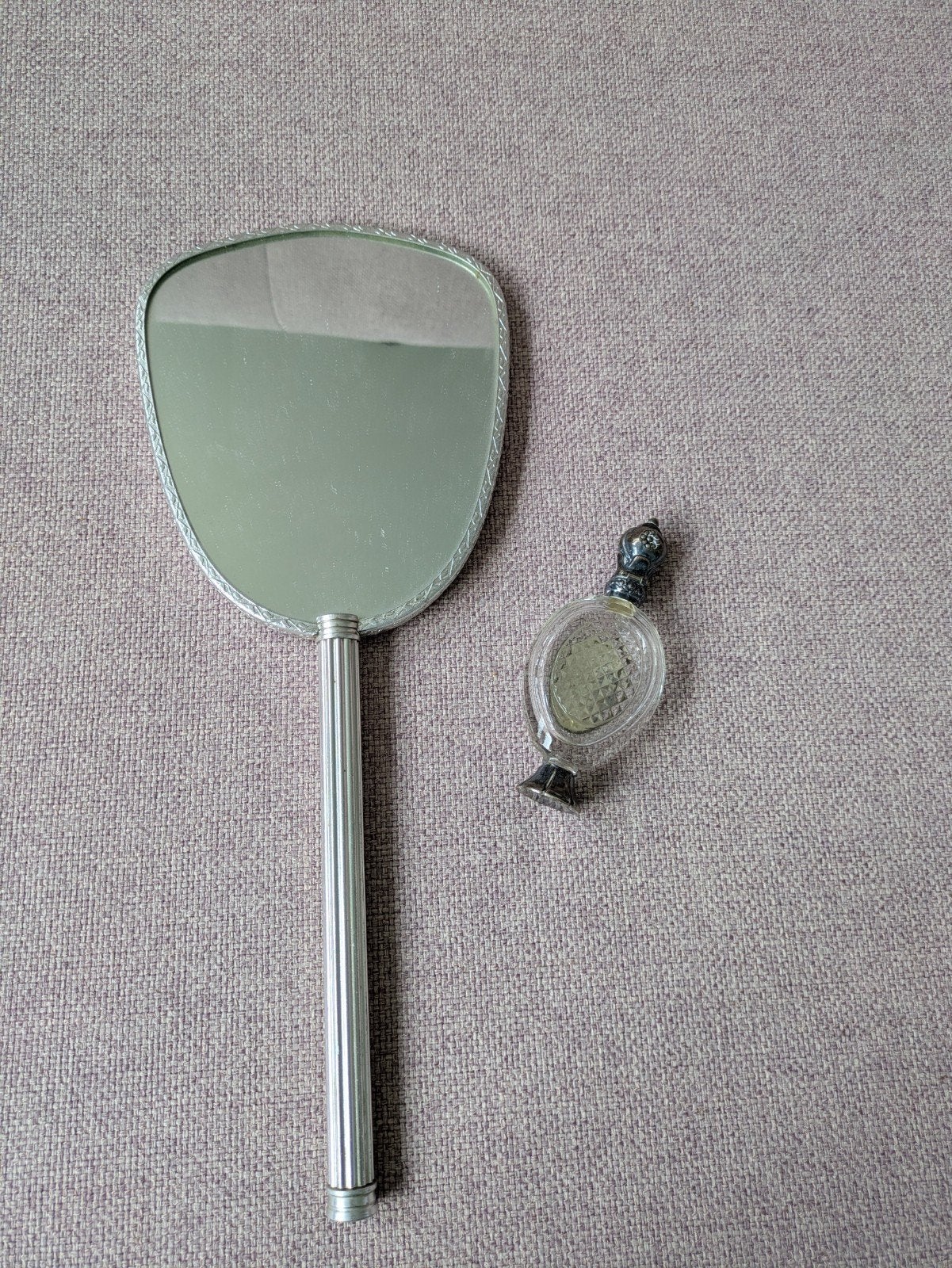 vintage hand spiegel en parfum flesje, Ophalen of Verzenden, Rond, Minder dan 50 cm