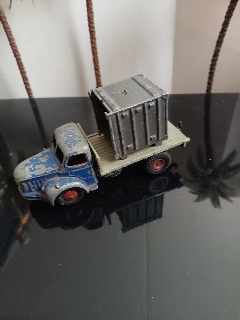 Berliet "34" container wagen.  Dinky toys France, opknapper, Hobby en Vrije tijd, Modelauto's | 1:43, Ophalen of Verzenden, Gebruikt