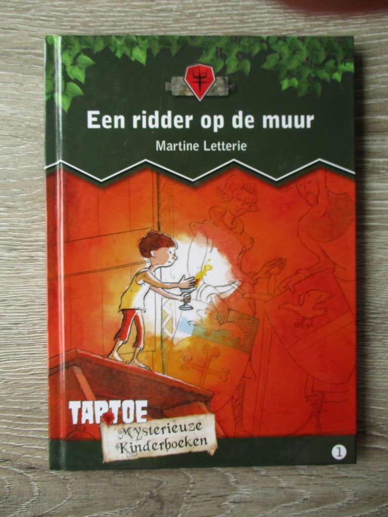 Een ridder op de muur - Martine Letterie, Ophalen of Verzenden, Gelezen, Fictie algemeen