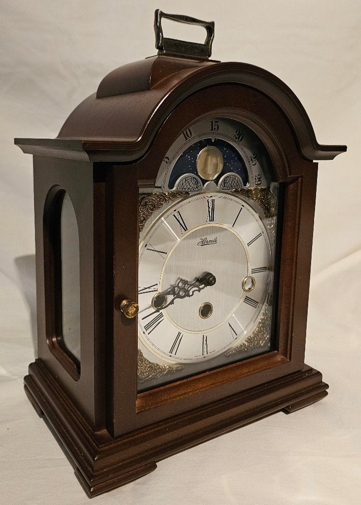 TAFELKLOK MERK HERMLE MET WESTMINSTER SLAGWERK, Ophalen
