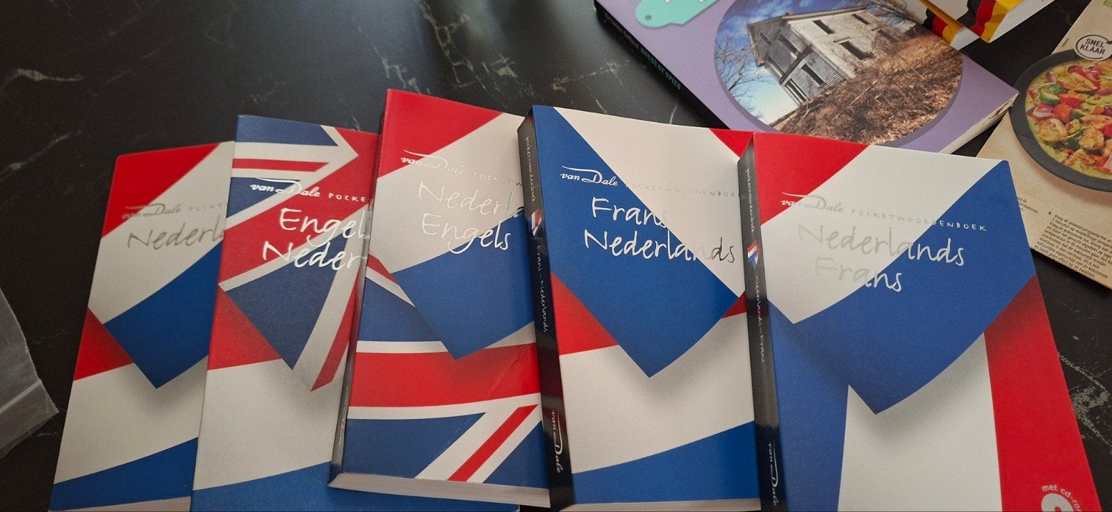 Van Dale Pocketwoordenboeken (5 st, Nederlands, Ophalen of Verzenden, Zo goed als nieuw, Van Dale