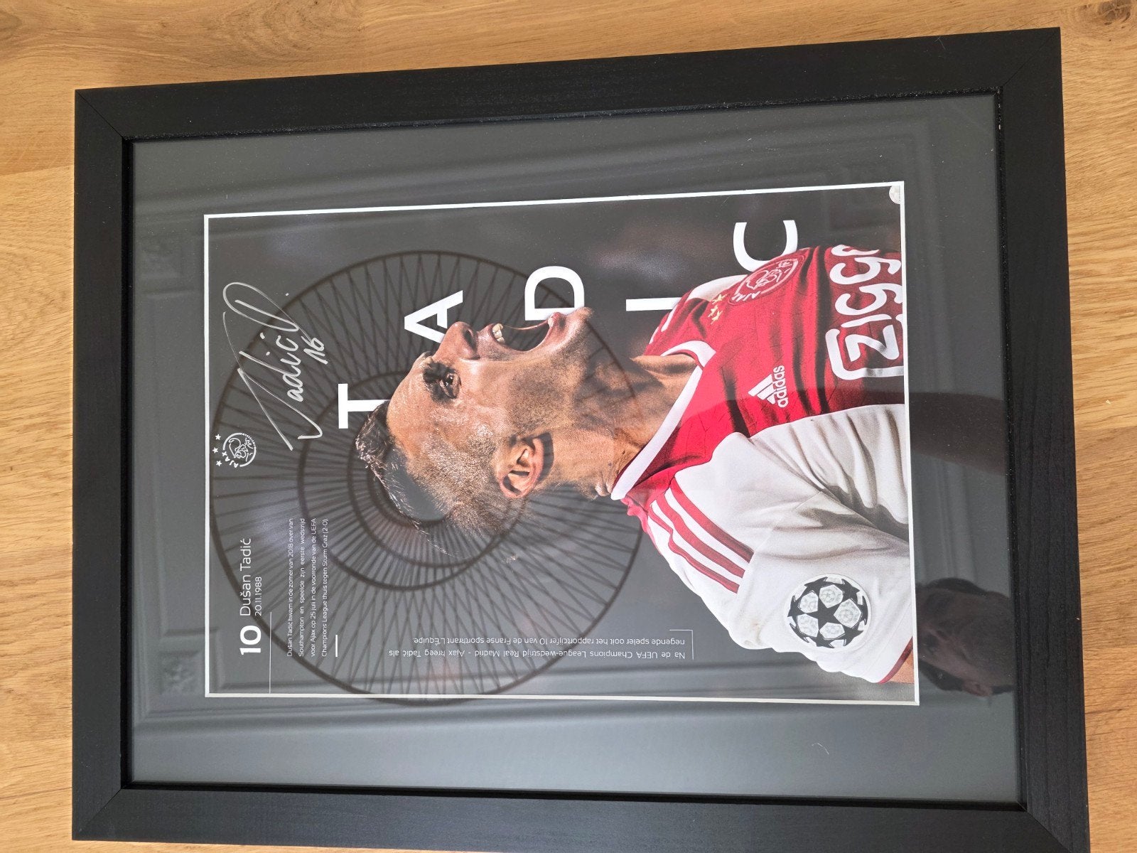 Ingelijst werk Dusan Tadic Ajax, Ophalen of Verzenden, Glas, Zwart, Ingelijst werk