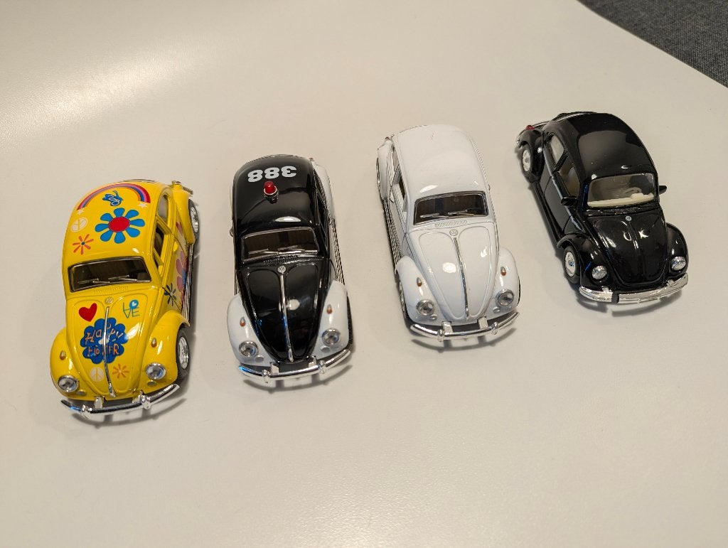 VW Beetle 1967 1:32, 3x Kinsmart + 1x Welly, Ophalen of Verzenden, Gebruikt, Auto, Overige merken