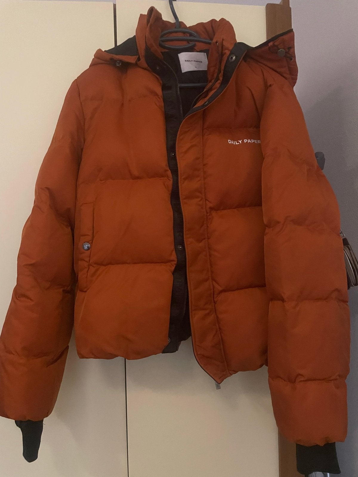 Daily Paper Puffer Jas - Oranje/Bruin, Ophalen of Verzenden, Gedragen, Maat 48/50 (M), Oranje