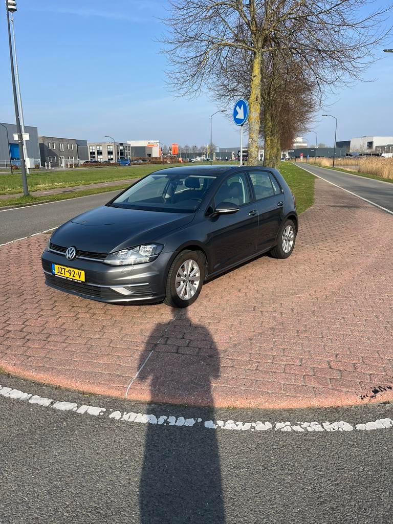 Volkswagen Golf 1.0 TSI 115pk 2018 Grijs, Auto's, Volkswagen, Voorwielaandrijving, Euro 5, Stof, 1145 kg