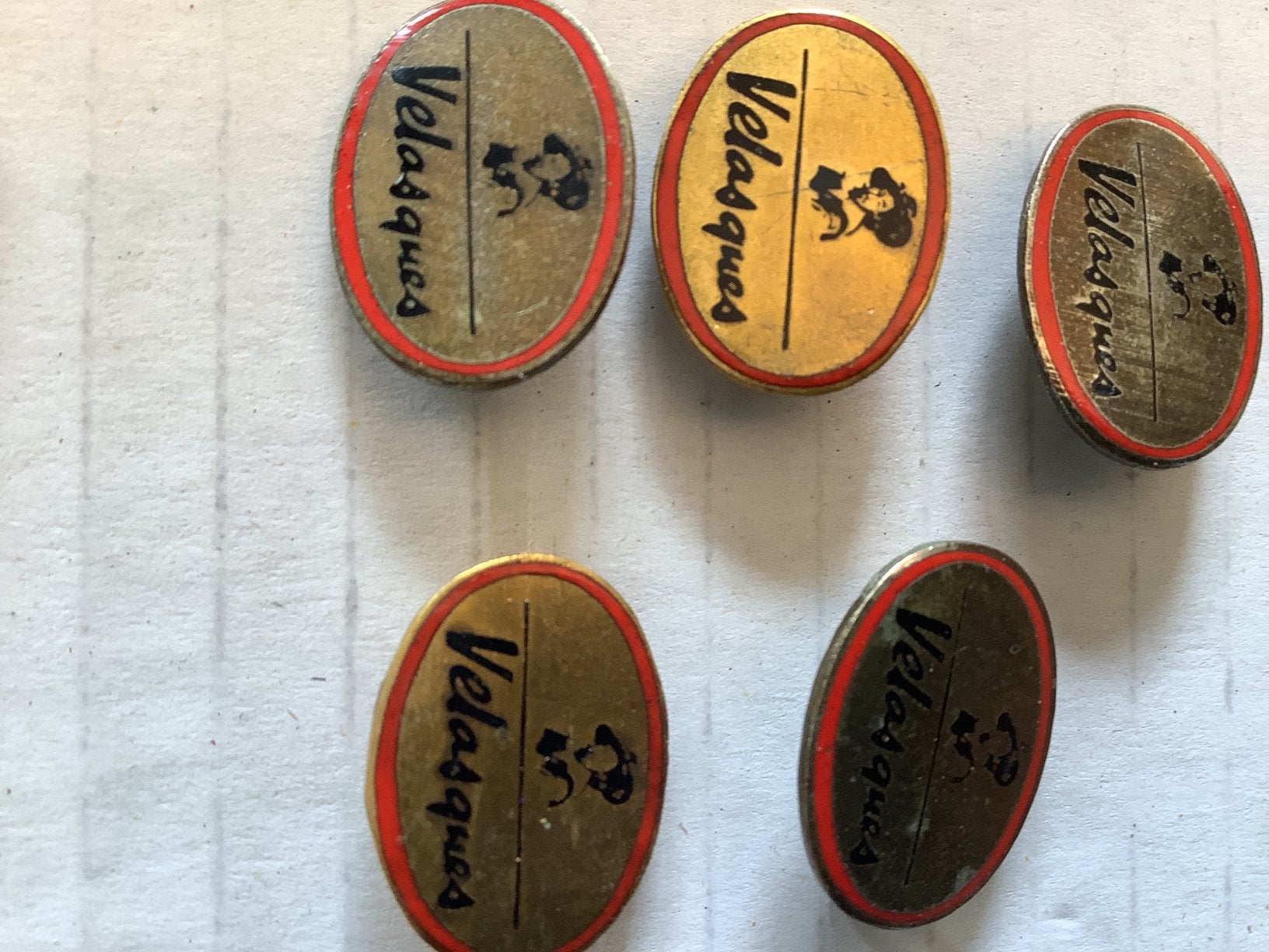 5 emaille speldjes Velazques, Ophalen of Verzenden, Gebruikt, Overige onderwerpen