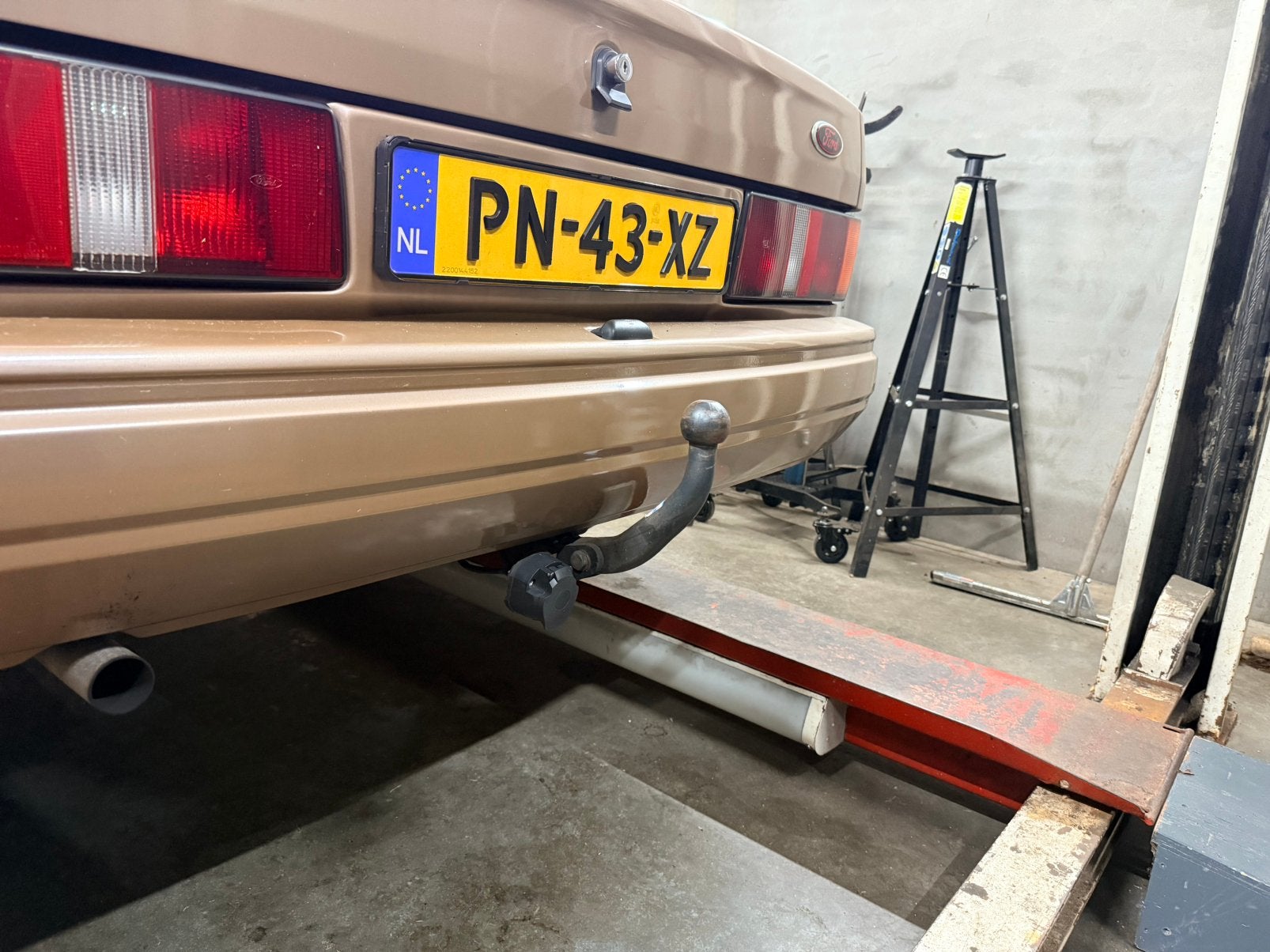 Brink trekhaak Ford Escort MK4, Ophalen, Zo goed als nieuw