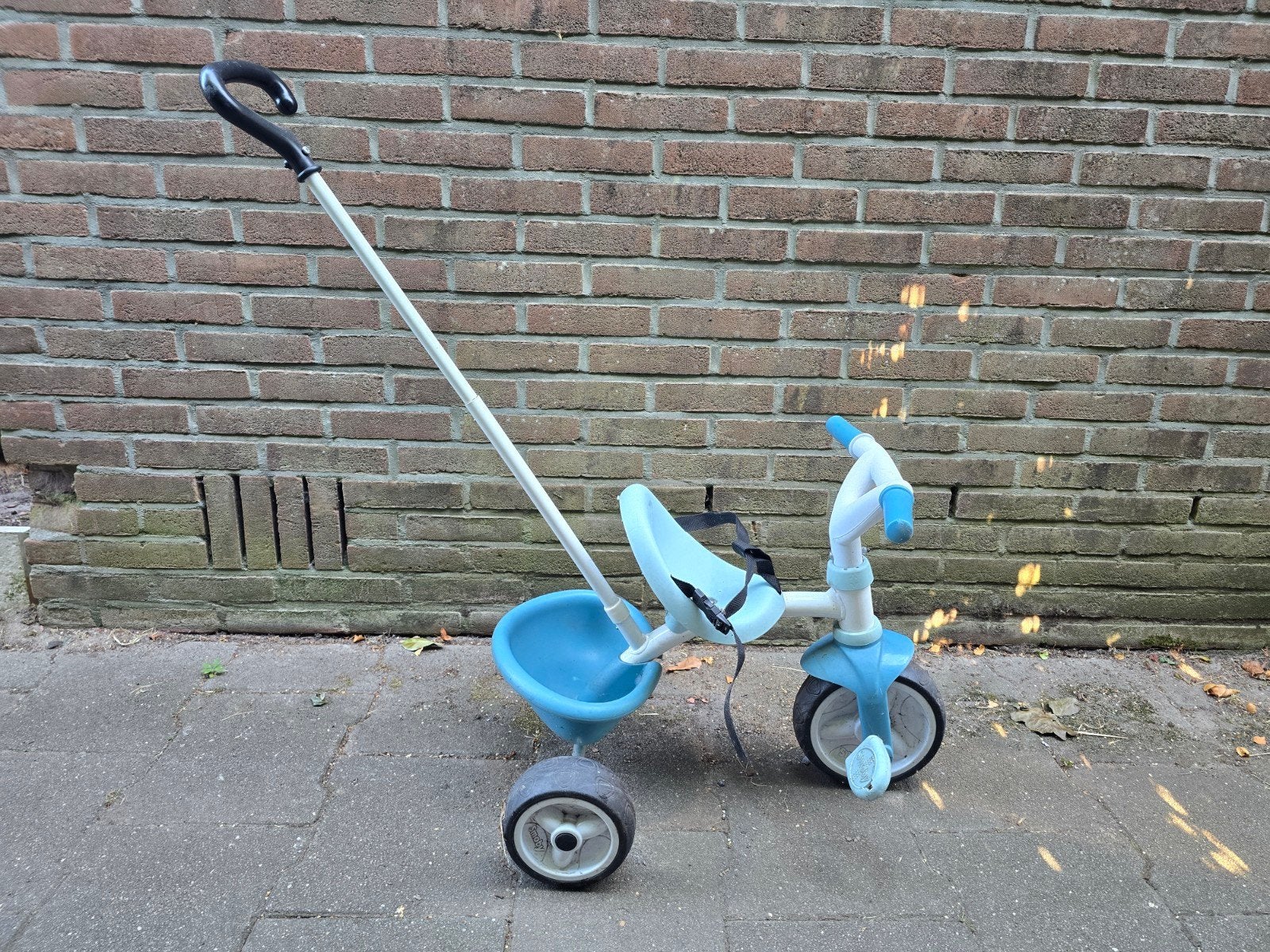 Smoby driewieler met gordel en duwstang - Zo goed als nieuw, Ophalen, Zo goed als nieuw, Smoby, Duwstang