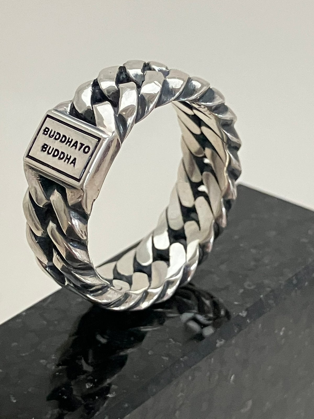Originele en gave Buddha to Buddha ring, Ophalen of Verzenden, Zo goed als nieuw, 20 of groter, Zilver