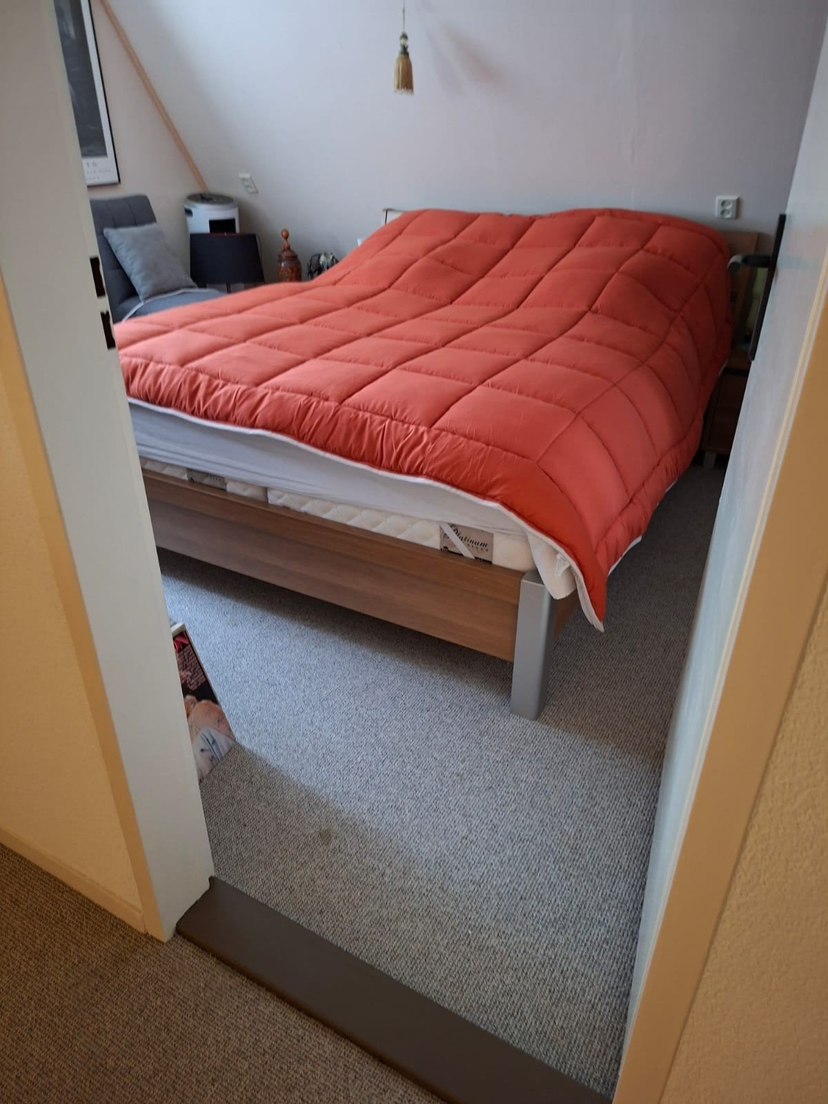 Tweepersoonsbed met matras en lattenbodem en nachtkastjes, Ophalen, Bruin, Tweepersoons, 140 cm