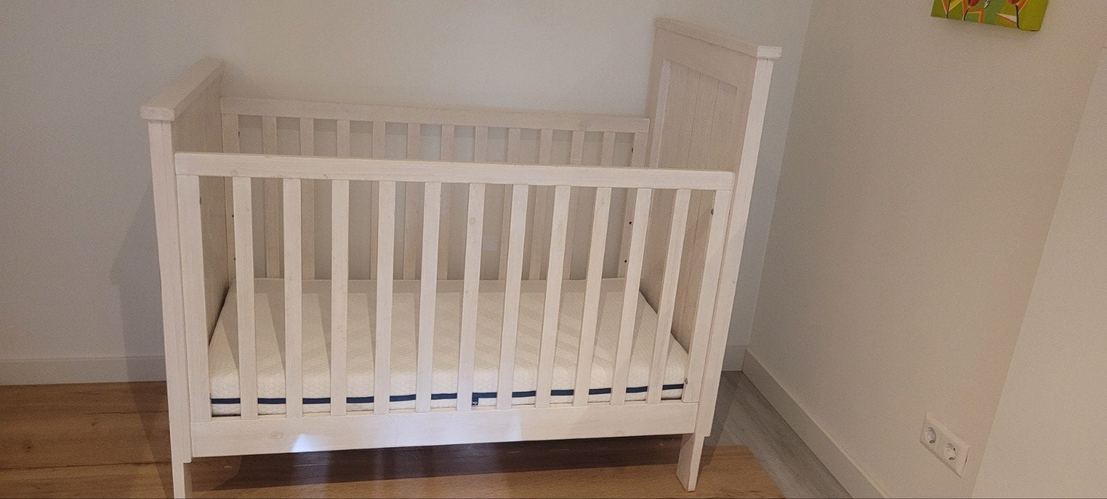 Houten verstelbaar ledikantje 120x60 met AeroSleep matras, Ophalen, Zo goed als nieuw, Ledikant