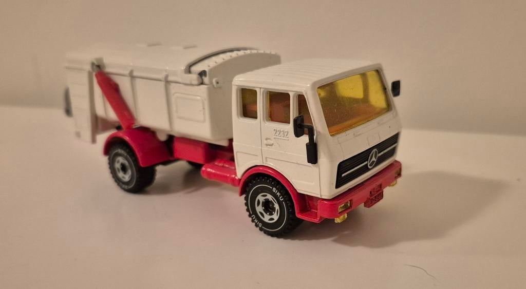 Siku Mercedes vuilniswagen, Hobby en Vrije tijd, Modelauto's | 1:43, Ophalen of Verzenden, Tractor of Landbouw, SIKU