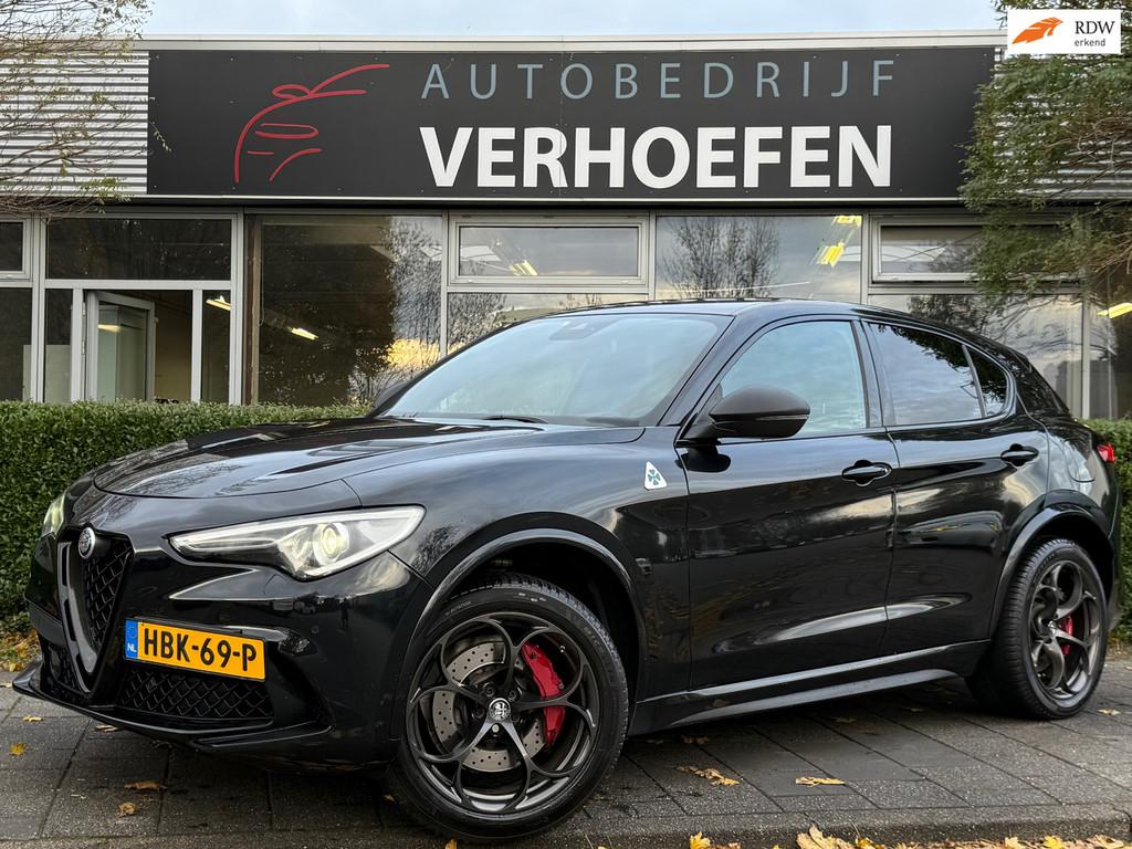 Alfa Romeo Stelvio 2.9 V6 AWD Quadrifoglio - APPLE CARPLAY -, Automaat, Gebruikt, 510 pk, Zwart