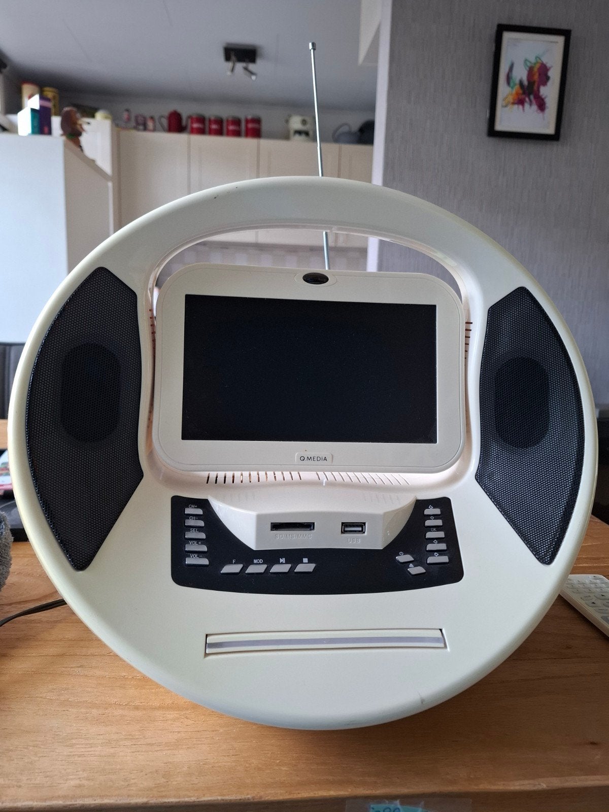 Q Media draagbare tv/dvd-speler met afstandsbediening, Gebruikt, 50 Hz, Minder dan 40 cm, Ophalen