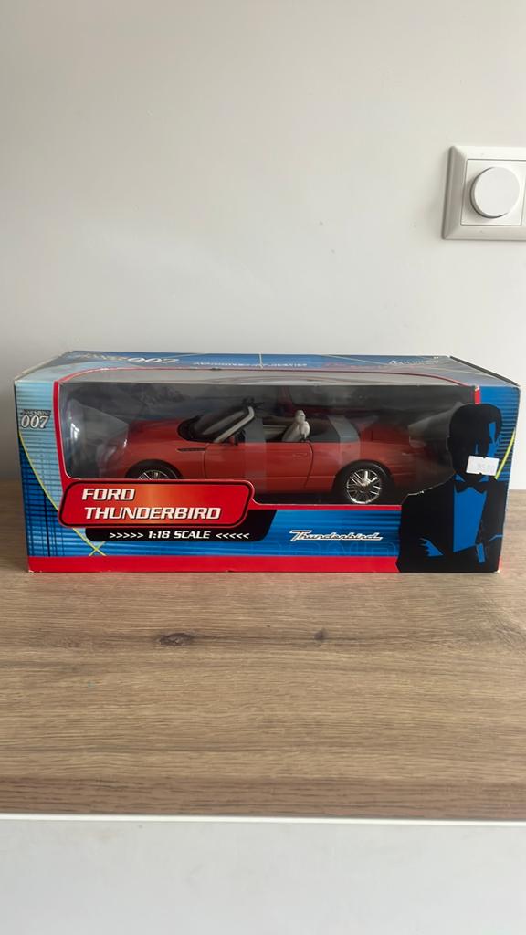 James Bond 007 Ford Thunderbird 1:18 schaalmodel, Hobby en Vrije tijd, Modelauto's | 1:18, Ophalen of Verzenden, Zo goed als nieuw