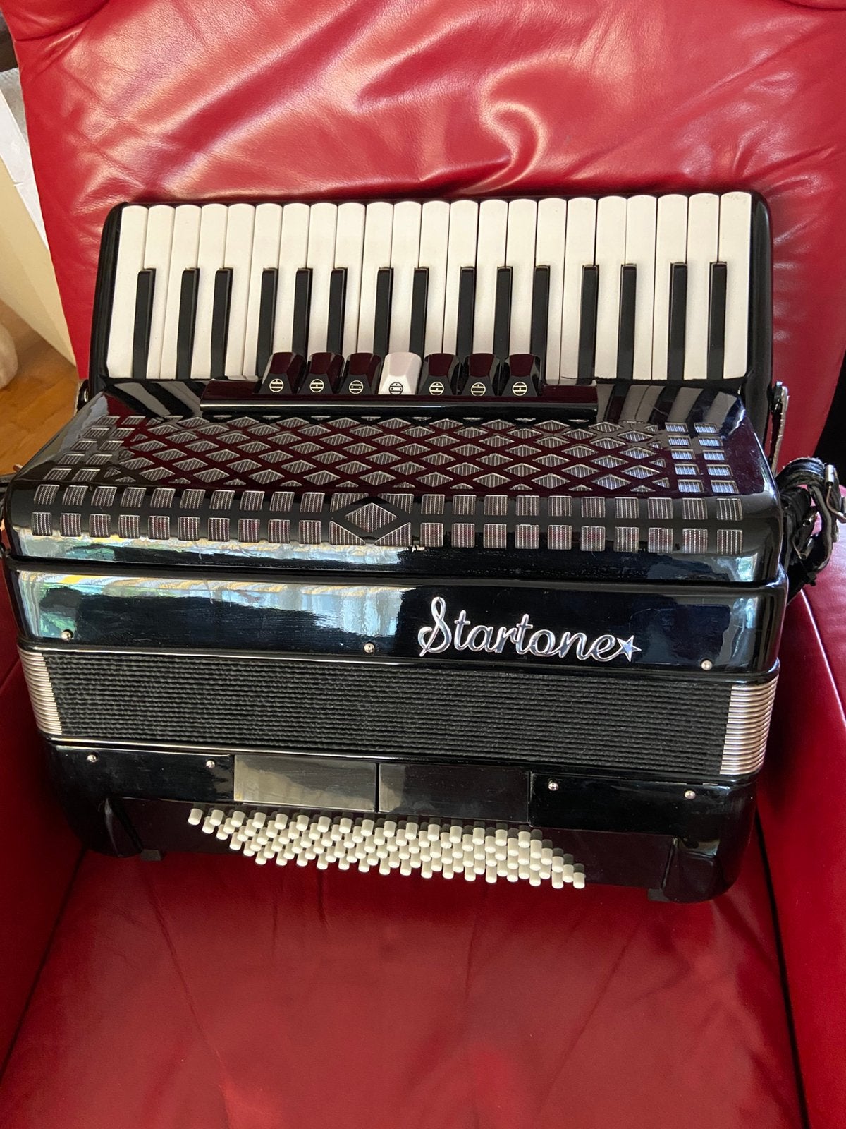 Startone 3 korig, Muziek en Instrumenten, Overige merken, Met koffer, Zo goed als nieuw, 96-bas