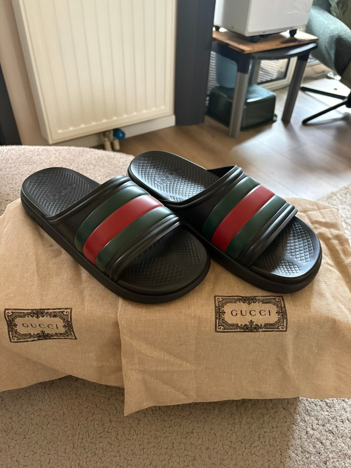 Splinternieuwe Gucci slippers heren maat 45, Kleding | Heren, Schoenen, Slippers, Zwart, Nieuw, Ophalen of Verzenden