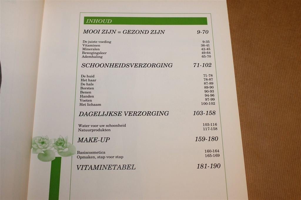 Natuurlijk Mooi Zijn, Natuurlijke Schoonheidsverzorging 1987, Boeken, Ophalen of Verzenden, Gelezen