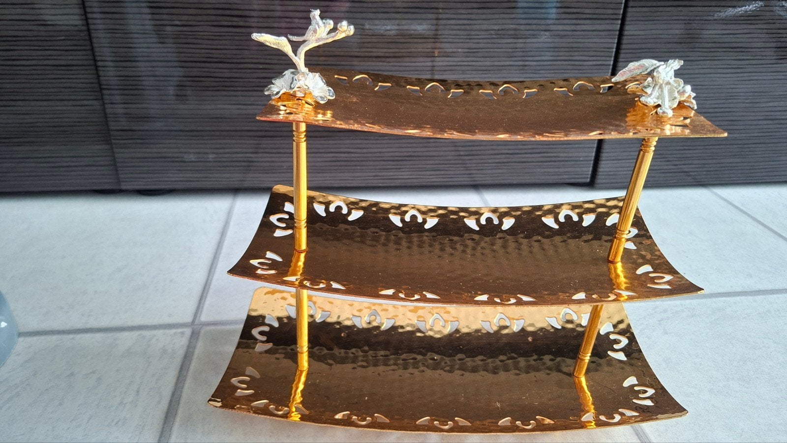 Gouden etagère met zilveren vogeltje, 3 lagen, Ophalen of Verzenden, Gebruikt, Etagère, Metaal