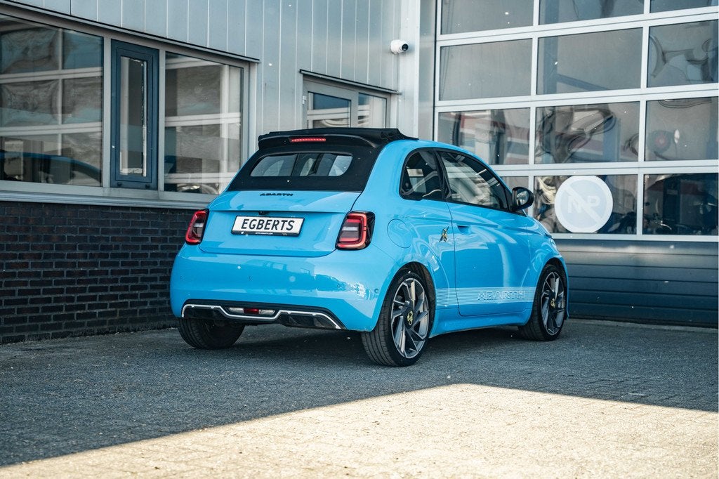 Abarth 500 C Scorpionissima | 42 kWh (bj 2023, automaat), Auto's, Abarth, Gebruikt, 229 min, 155 pk, 1335 kg