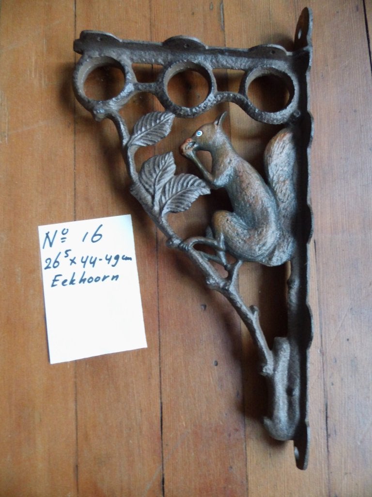 Decoratieve gietijzeren plankdragers met eekhoornmotief, Antiek en Kunst, Ophalen