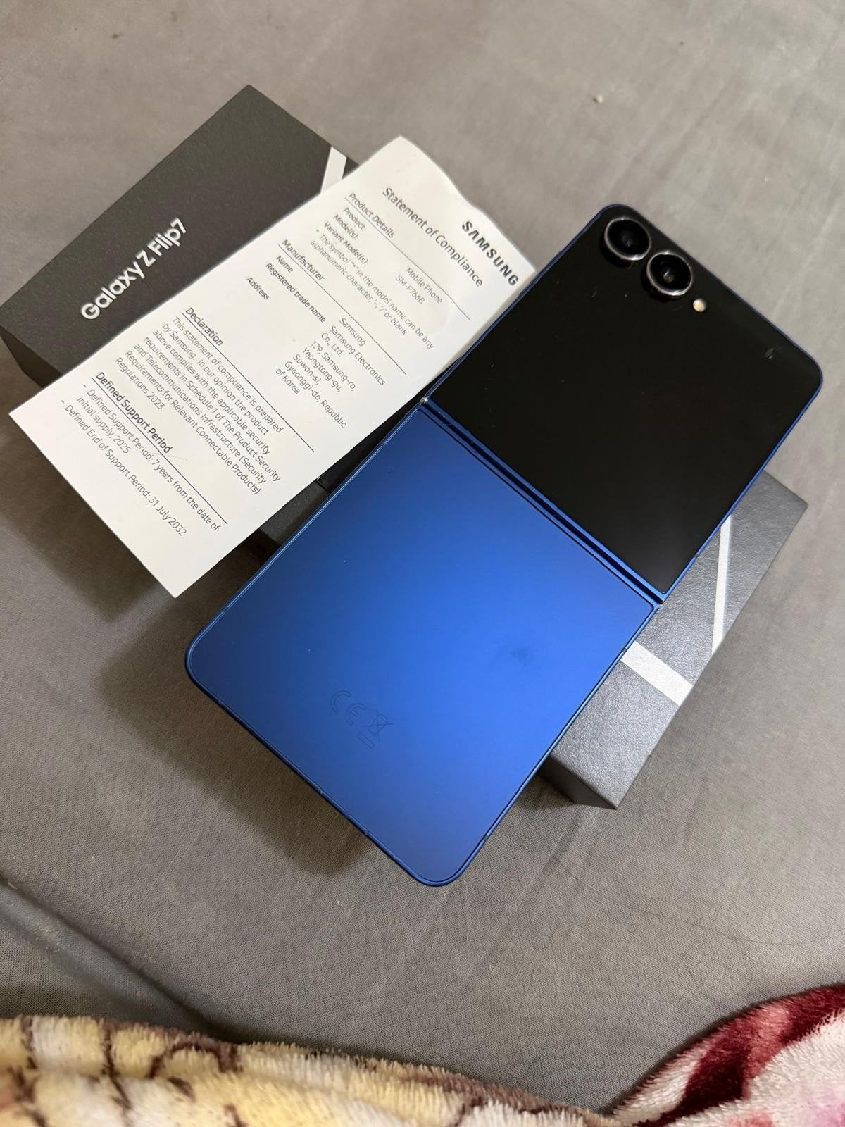 Foto 5 van Samsung Galaxy Z Flip7 256GB - Zo goed als nieuw