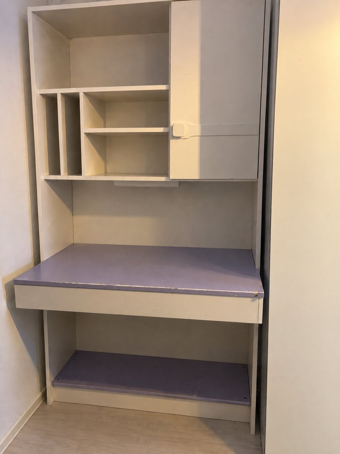 Bureau-kast combinatie, ideaal voor kleine ruimtes