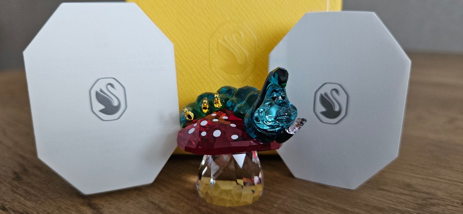 Swarovski Disney Alice In Wonderland Caterpillar, Ophalen of Verzenden, Nieuw, Figuurtje