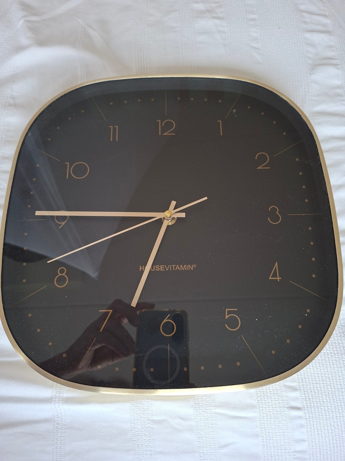 Wandklok met goudkleurige  rand en cijferplaat, Ophalen, Nieuw, Wandklok