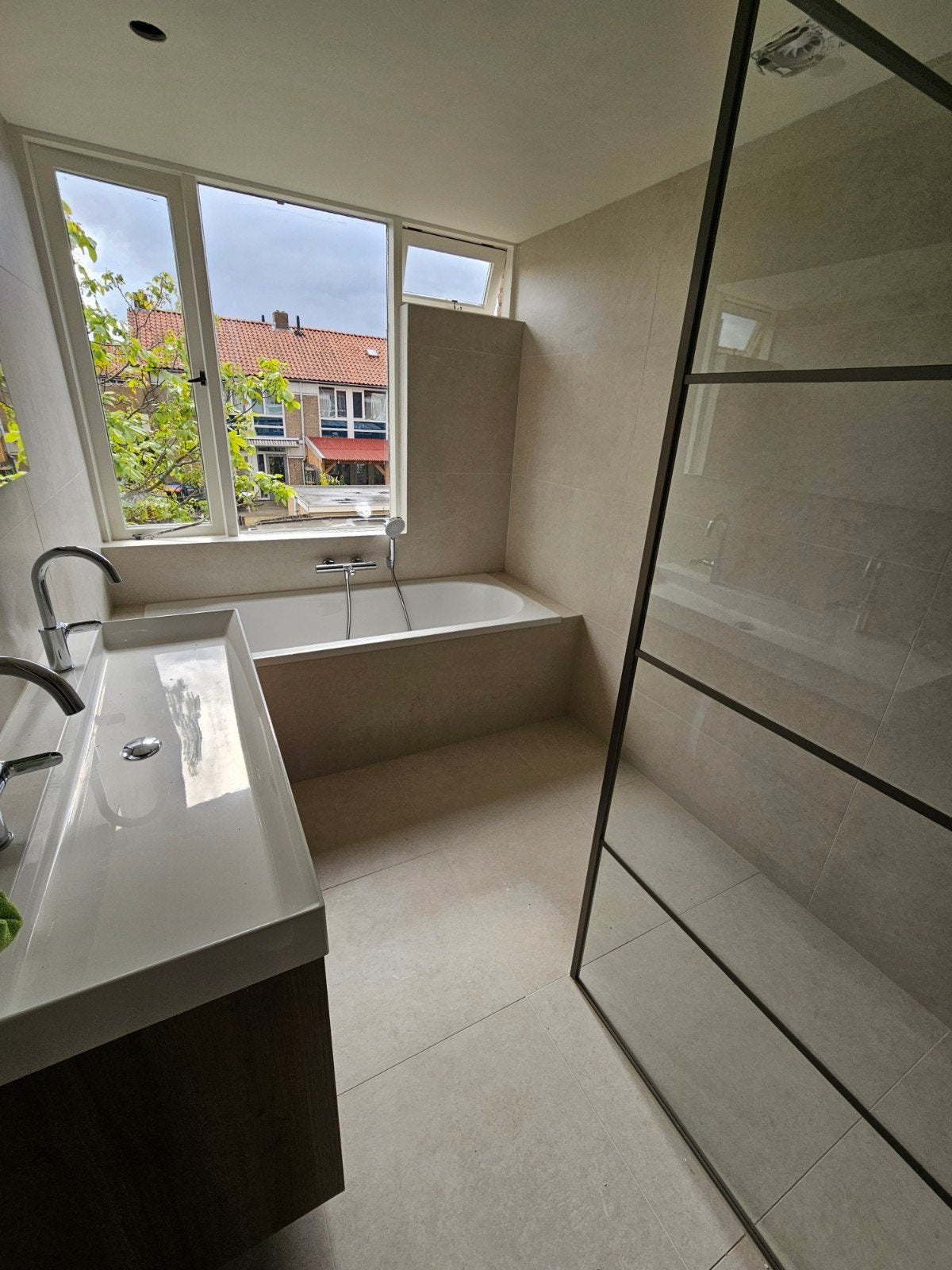 Nieuwe White Sandstone sanitair tegels (9x 120x60, 1x 60x60), Doe-het-zelf en Verbouw, Tegels, Nieuw, Wandtegels, Keramiek, 60 cm of meer