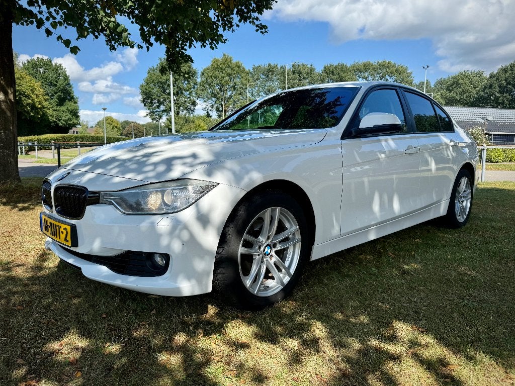 BMW 3-Serie 320i High Exec (f30) l NAP l STOELVERW l TREKH, Euro 5, Achterwielaandrijving, Zwart, 4 cilinders