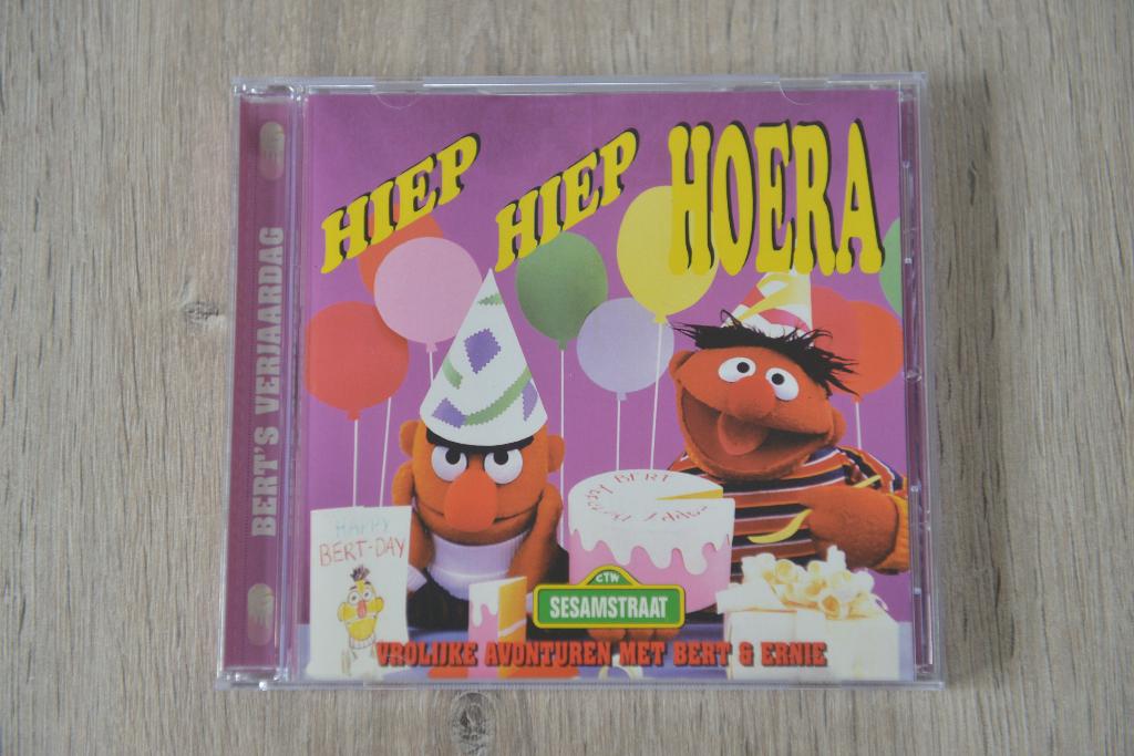 SESAMSTRAAT -- HIEP HIEP HOERA BERTS VERJAARDAG, Verzenden, Zo goed als nieuw