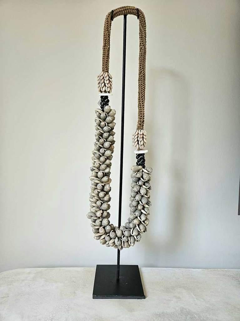 Schelpenketting op standaard Amanda uit Bali, Ophalen of Verzenden, Tropical home, 6951nk, Nieuw