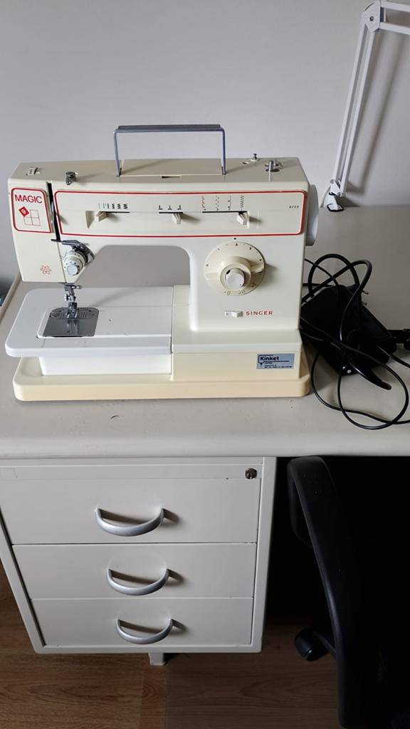 Singer naaimachine met uitgebreide garencollectie, Ophalen, Gebruikt, Naaimachine, Singer
