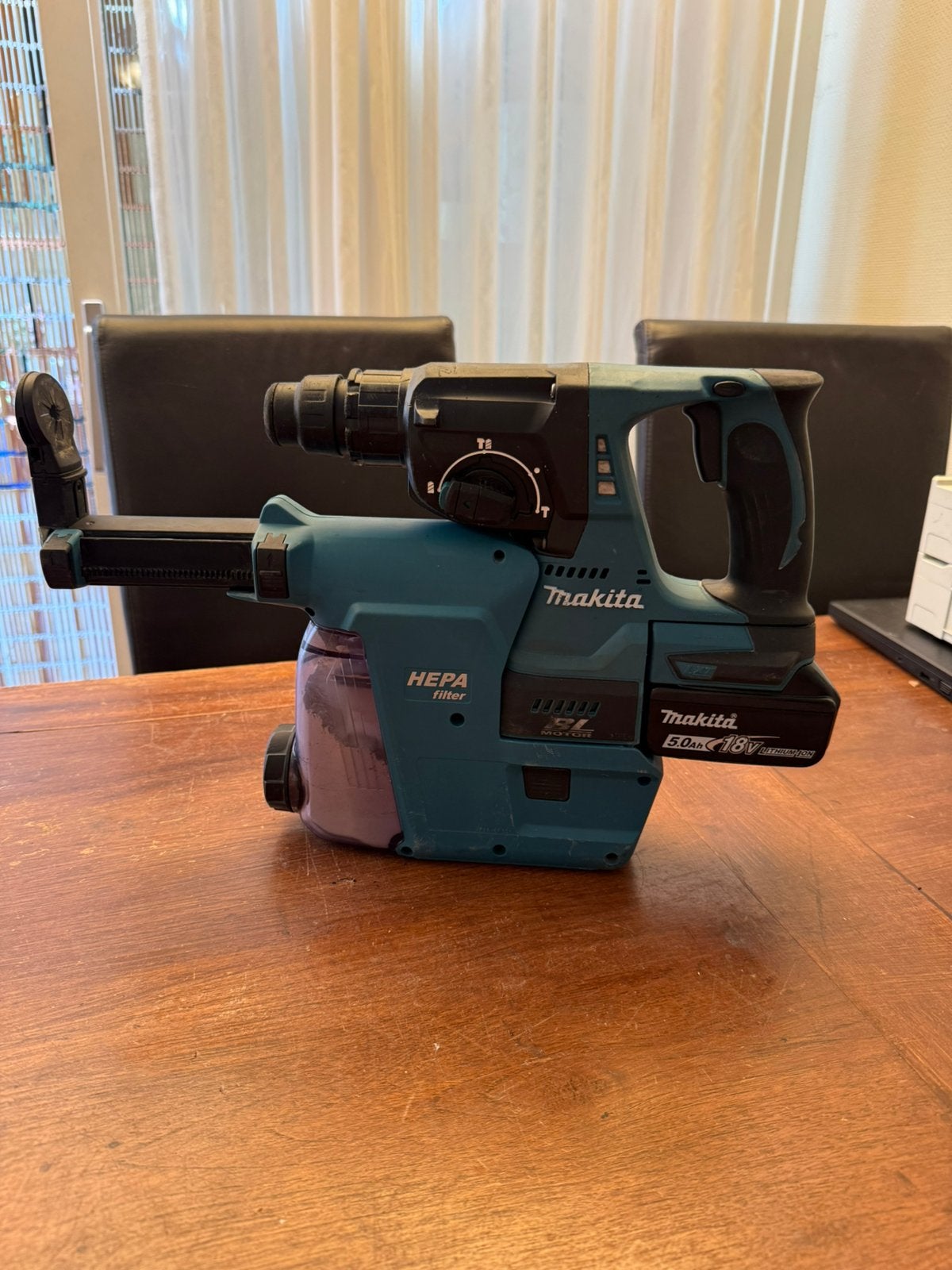 Te koop Makita DHR 242 + DX 06, Doe-het-zelf en Verbouw, Ophalen of Verzenden, Zo goed als nieuw, Boor- en/of Breekhamer