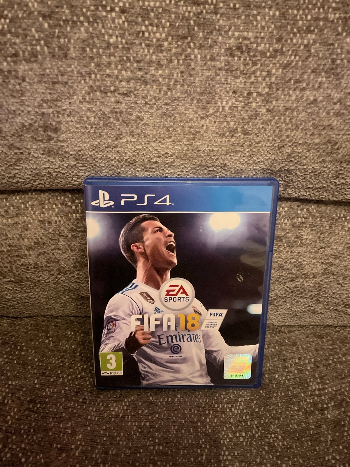 FIFA 18 PS4 - Voetbalgame met Ronaldo op cover, 2 spelers, Eén computer, Ophalen of Verzenden, Zo goed als nieuw