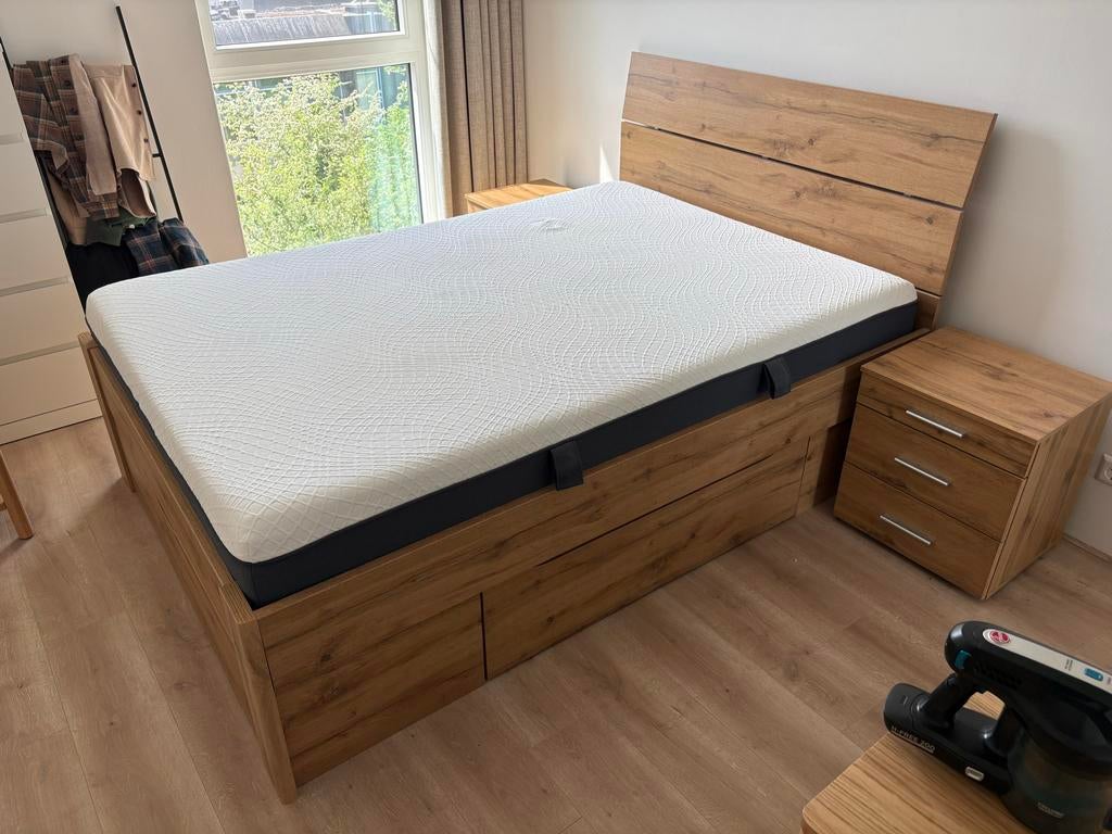 Compleet Bed 140x200 met 4 opberglades en 2 nachtkastjes, Gebruikt, Bruin, Tweepersoons, 200 cm